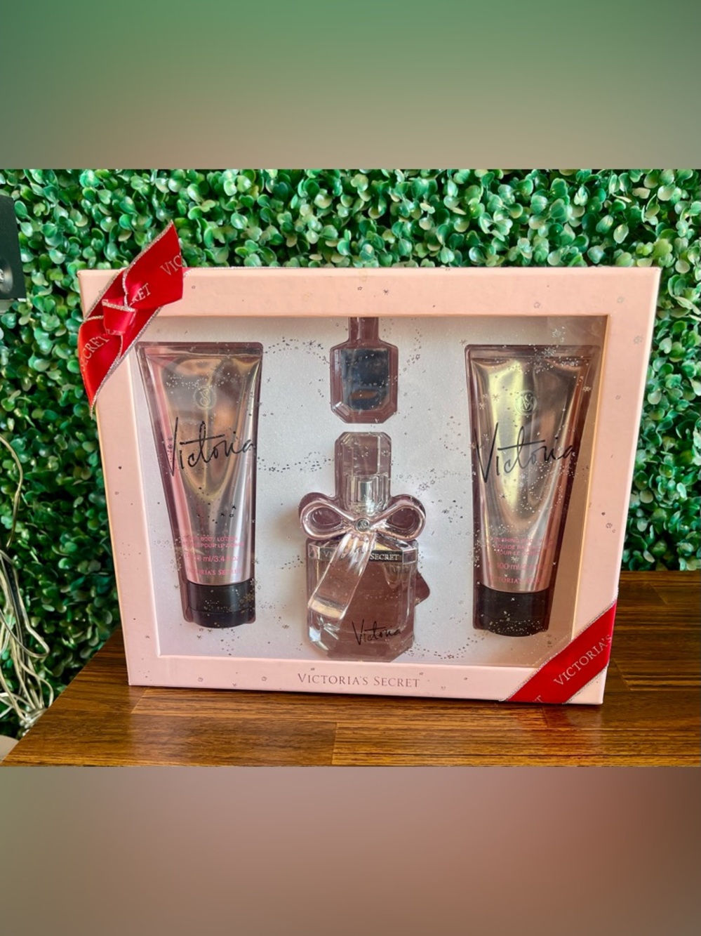 New Victoria's Secret "Victoria" 4-piece fragrance gift set